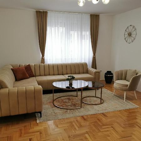 Family Apartment Tuzla Eksteriør billede