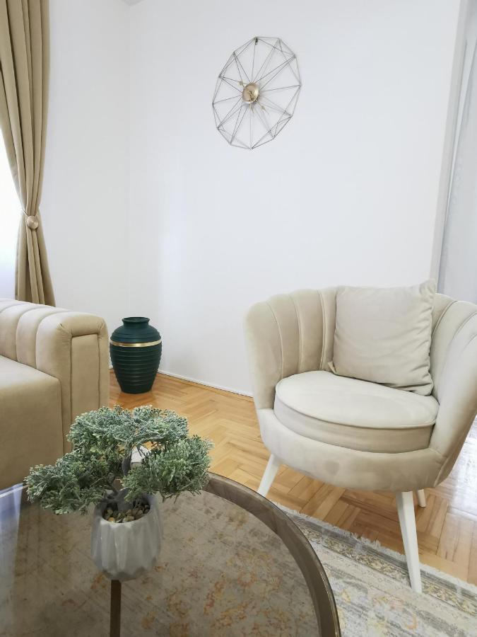 Family Apartment Tuzla Eksteriør billede