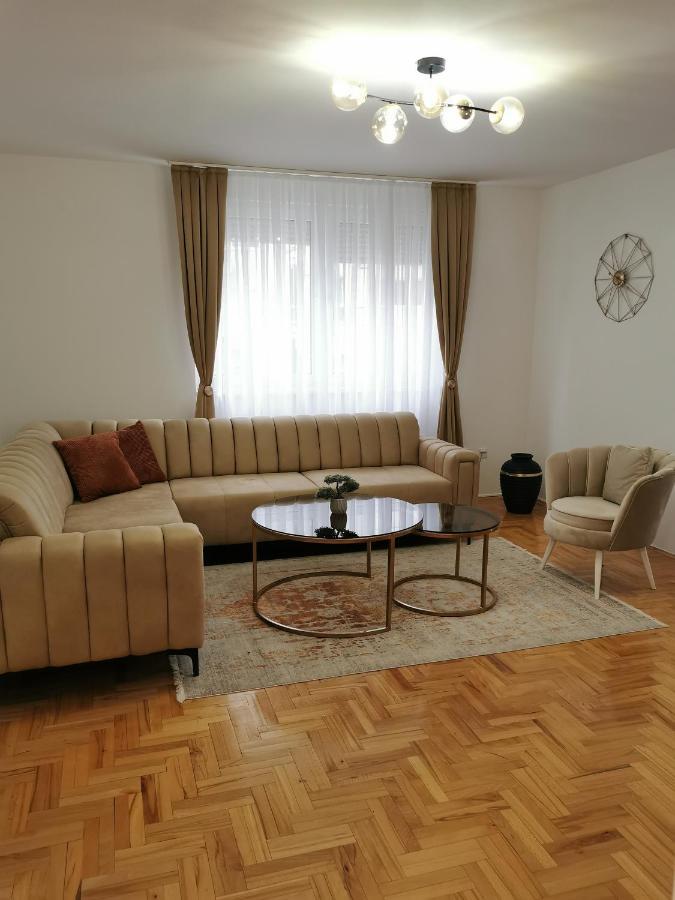 Family Apartment Tuzla Eksteriør billede