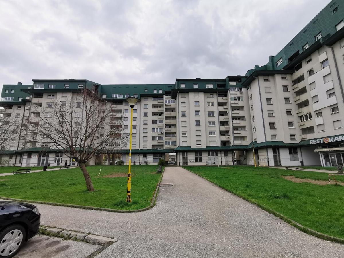 Family Apartment Tuzla Eksteriør billede